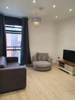 Beautiful 1 Bedroom Flat Right on Watford High St